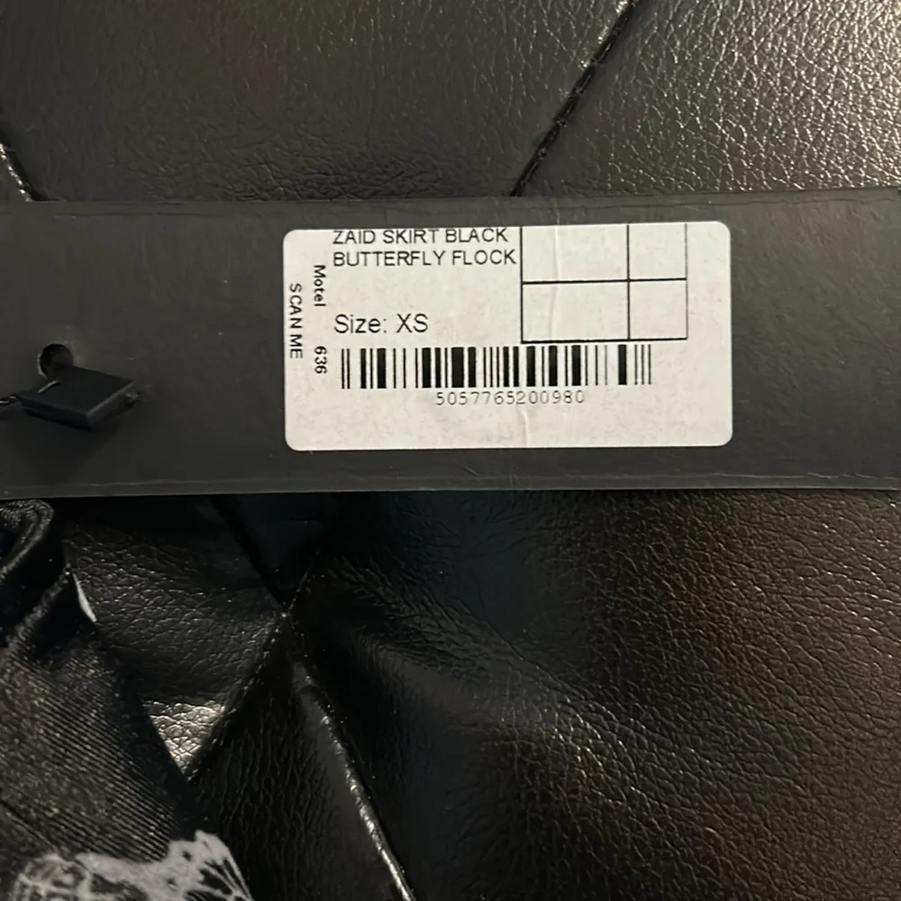 NWT Motel Zaid Mini Skirt in Black Butterfly Flock sz XS - Picture 8 of 10